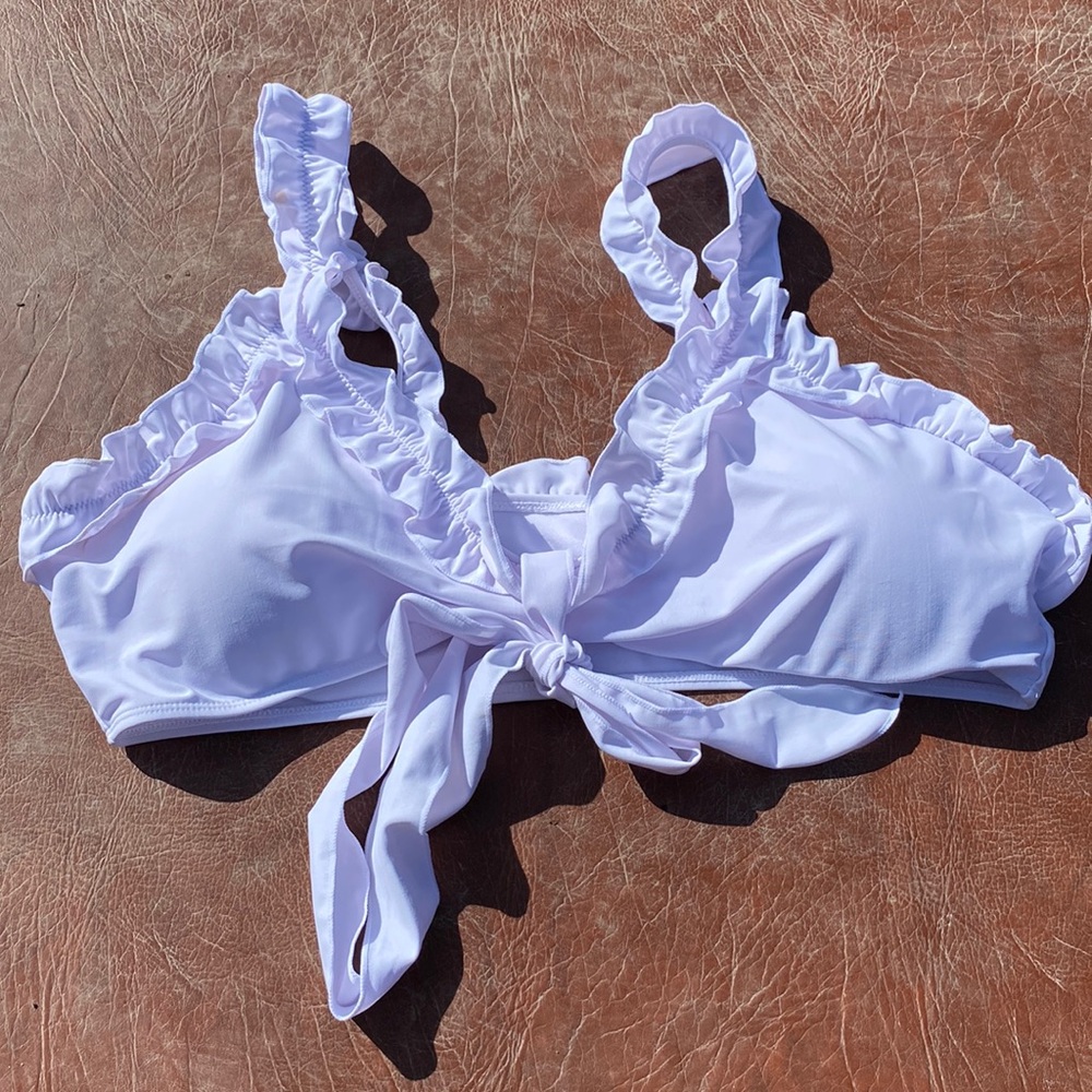 *Never worn!* Adorable white bikini top